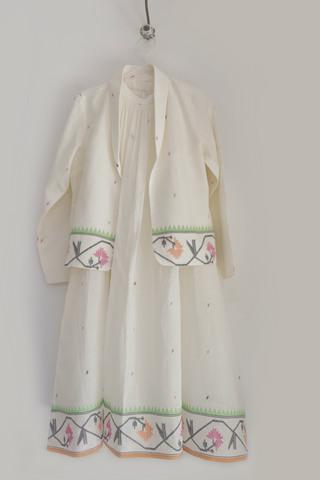 Tamara handwoven Jamdani ensemble displayed on hanger, full-length view